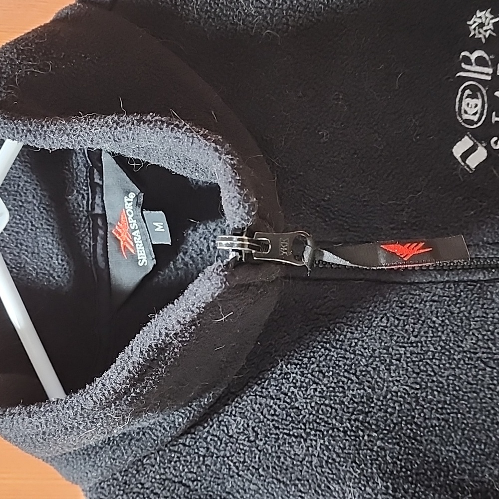 Fleece vest EUC - Picture 4 of 6